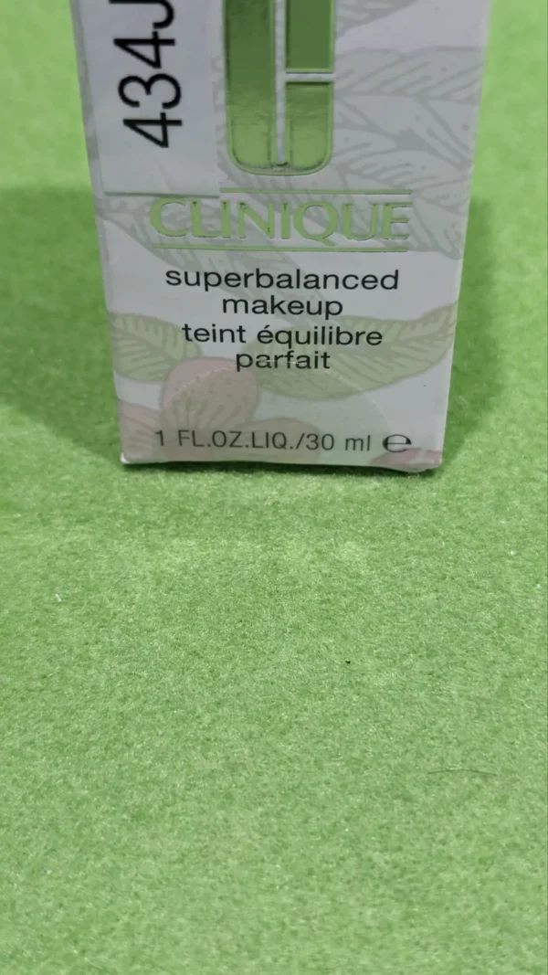 Clinique Maquillaje Superequilibrado WN 114 - Imagen 6