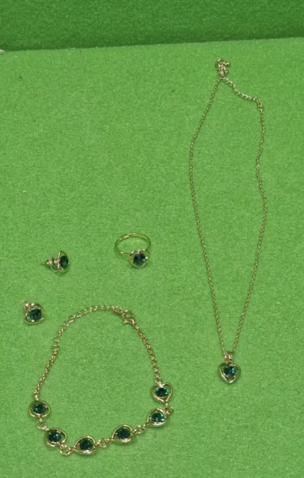 Conjunto de Bisutería Jewelry compuesto por: Collar, Pendientes, Pulsera y Anillo - Imagen 2
