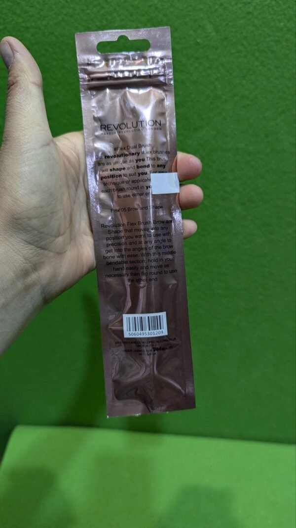 Brocha para cejas y sombras Flex 05 de Makeup Revolution - Imagen 4
