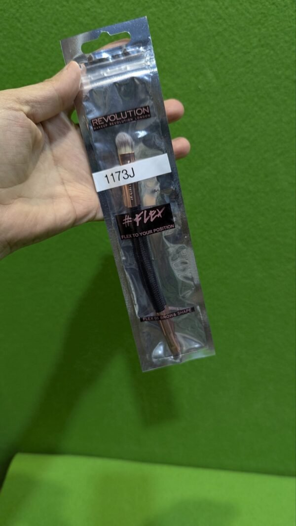 Brocha para cejas y sombras Flex 05 de Makeup Revolution - Imagen 2